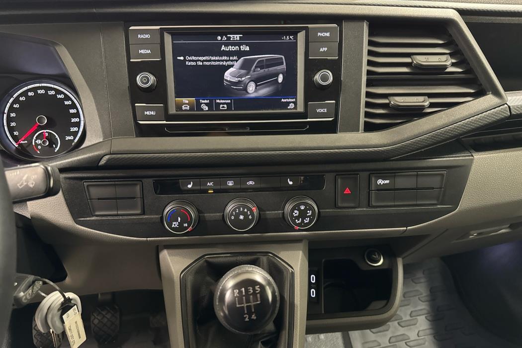 VOLKSWAGEN Transporter 2024