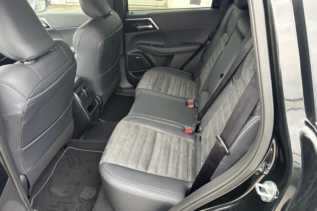 MITSUBISHI Outlander 2025