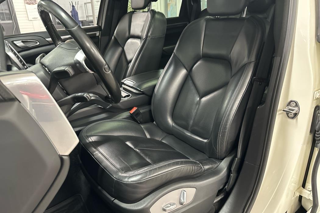 PORSCHE Cayenne 2011