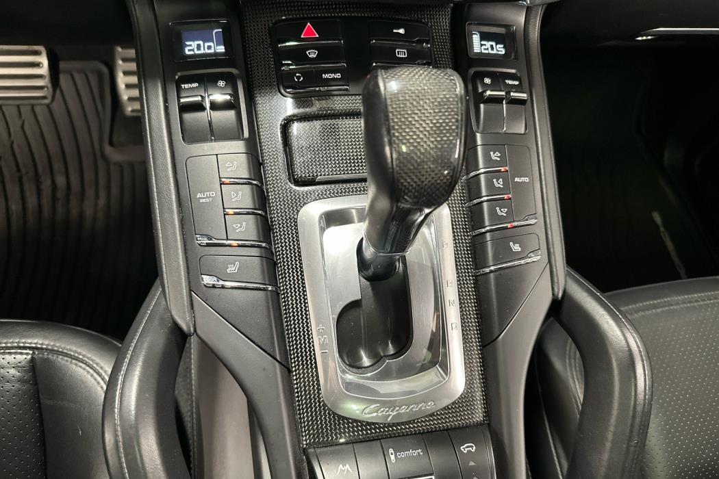 PORSCHE Cayenne 2011