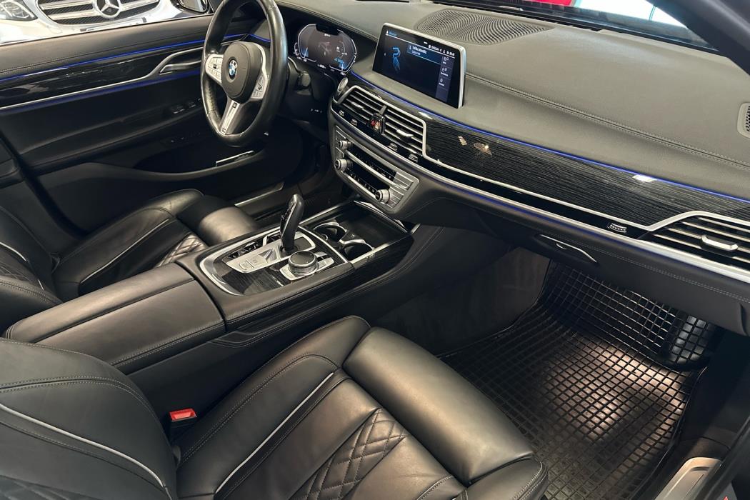 BMW 745 2020