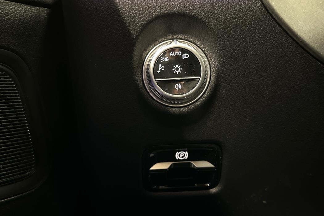 MERCEDES-BENZ C 2024