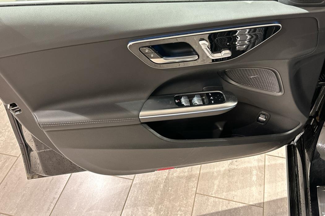 MERCEDES-BENZ C 2024