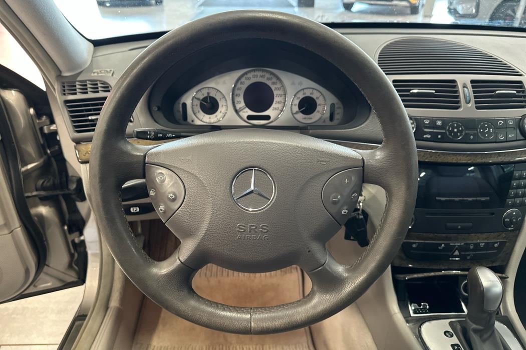 MERCEDES-BENZ E 2004