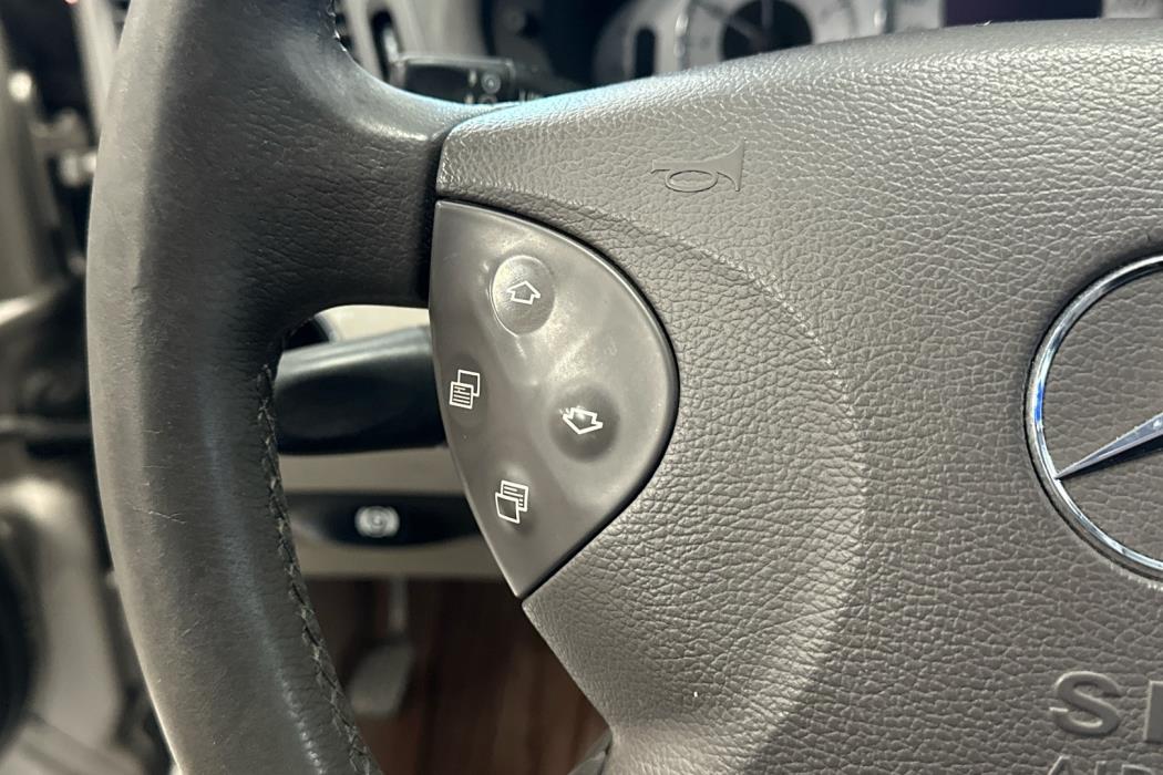 MERCEDES-BENZ E 2004