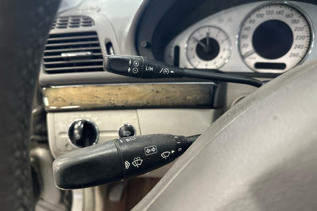 MERCEDES-BENZ E 2004