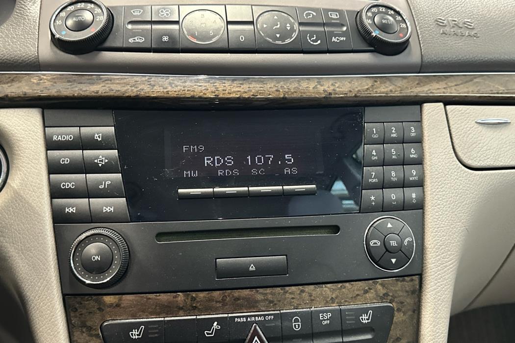 MERCEDES-BENZ E 2004