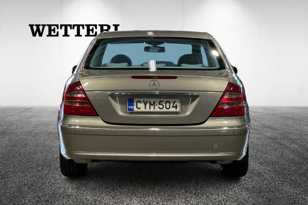 MERCEDES-BENZ E 2004