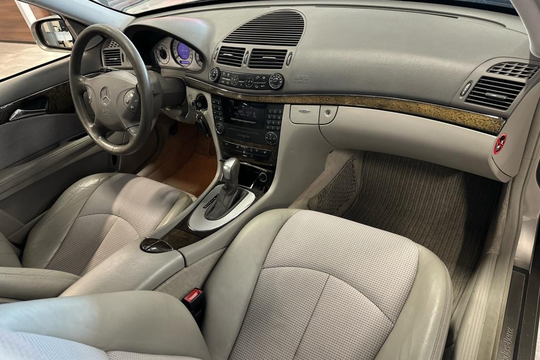 MERCEDES-BENZ E 2004