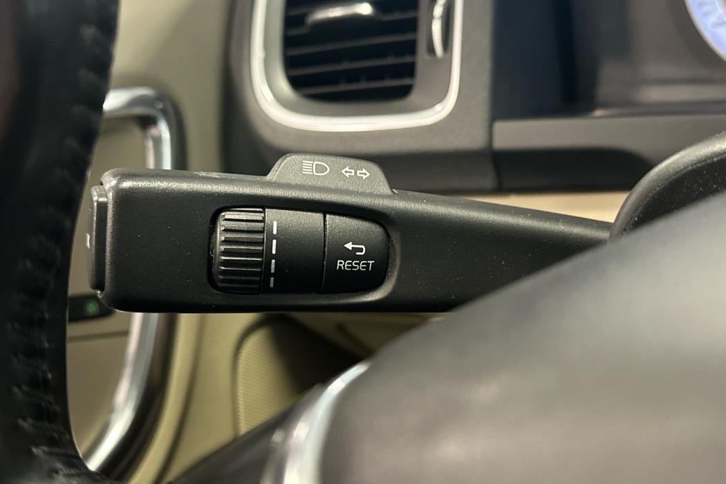 VOLVO V60 2012
