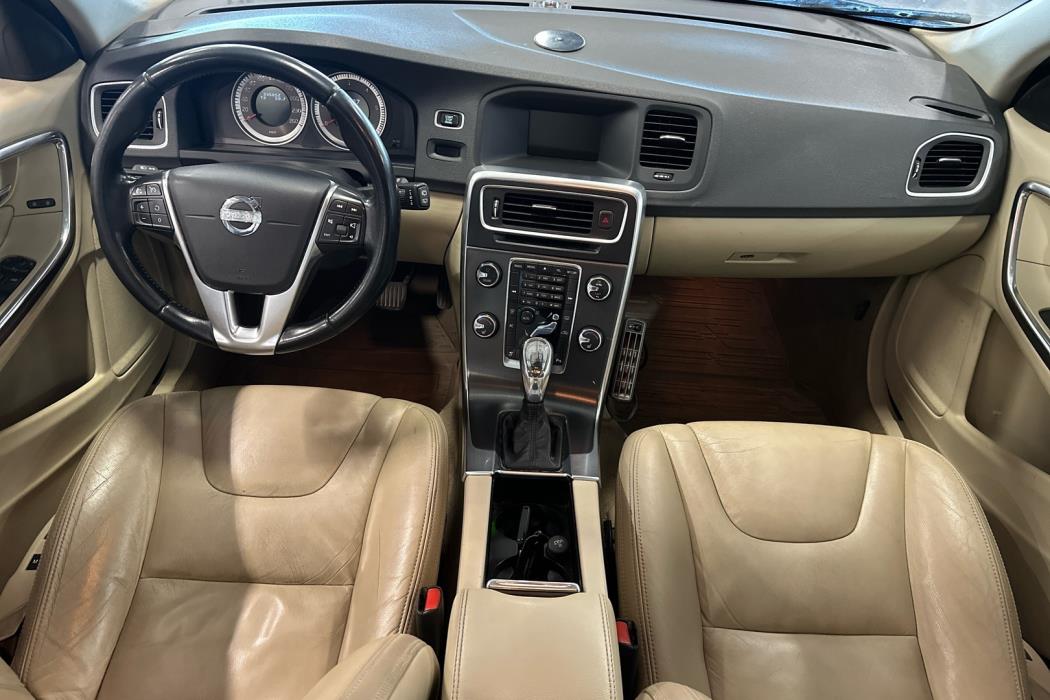 VOLVO V60 2012