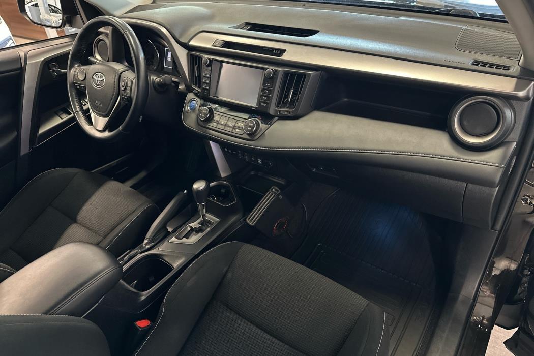TOYOTA RAV4 2018