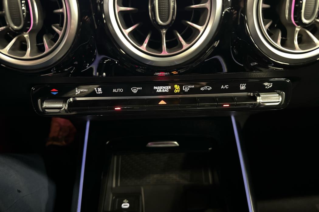 MERCEDES-BENZ EQA 2025