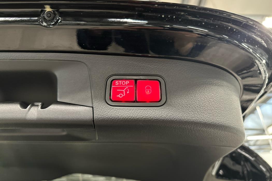 MERCEDES-BENZ EQA 2025