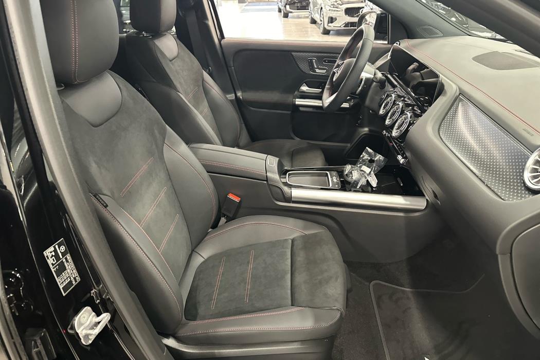 MERCEDES-BENZ EQA 2025