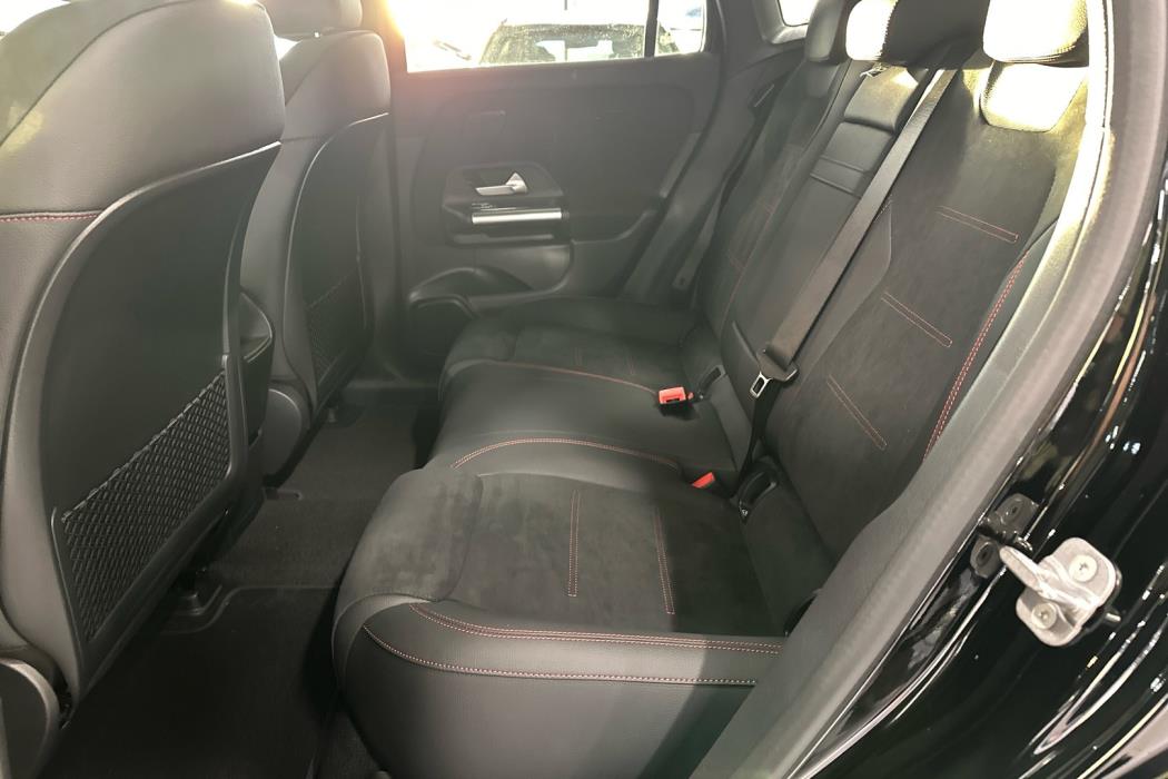 MERCEDES-BENZ EQA 2025