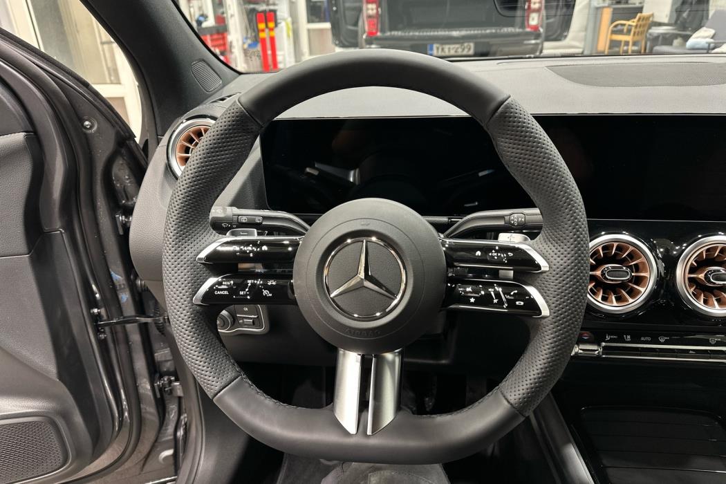 MERCEDES-BENZ EQA 2025