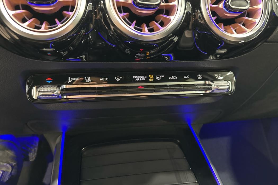 MERCEDES-BENZ EQA 2025