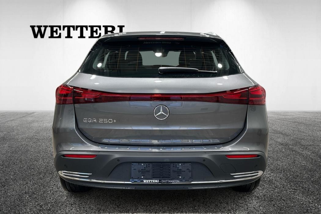 MERCEDES-BENZ EQA 2025