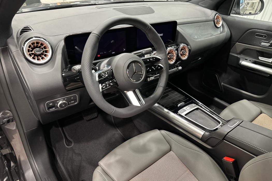 MERCEDES-BENZ EQA 2025