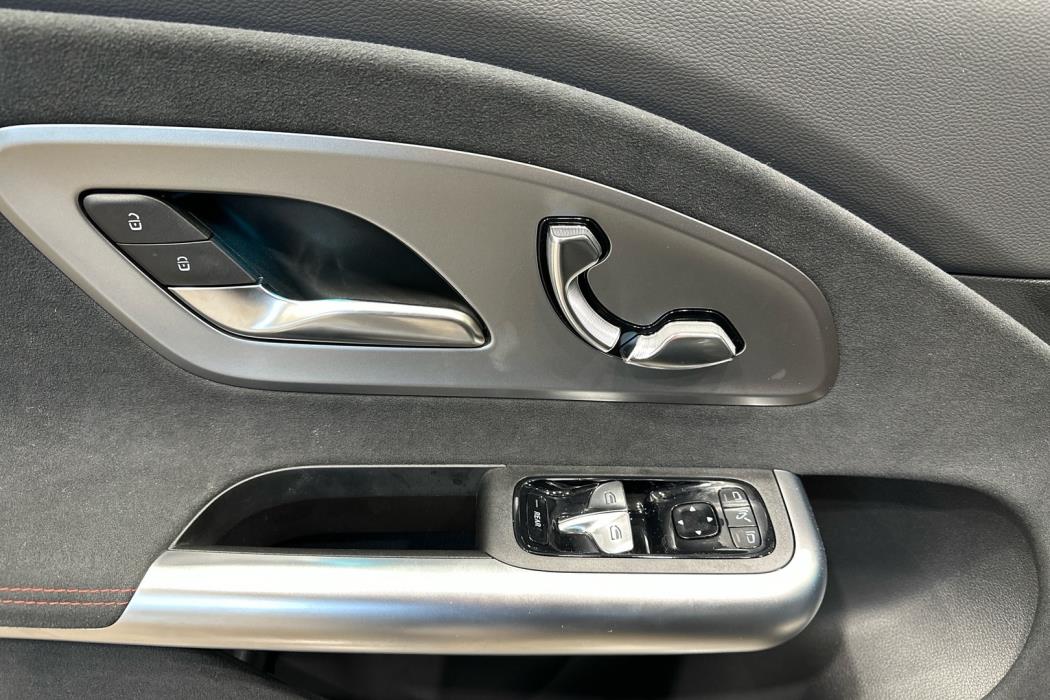 MERCEDES-BENZ CLA 2025