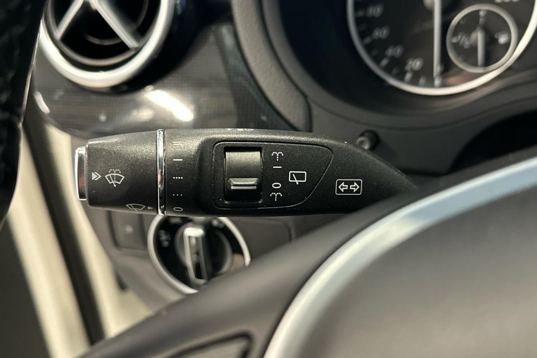 MERCEDES-BENZ B 2012