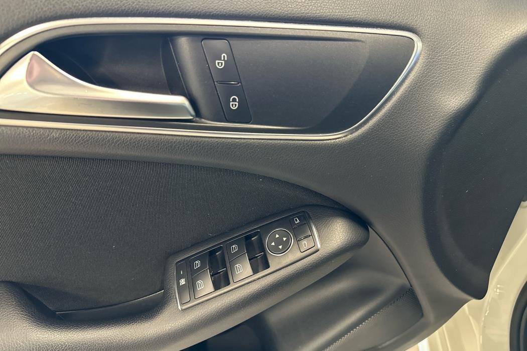 MERCEDES-BENZ B 2012