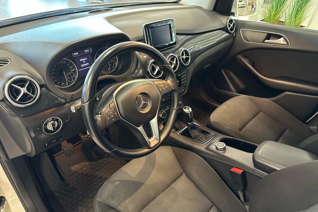 MERCEDES-BENZ B 2012