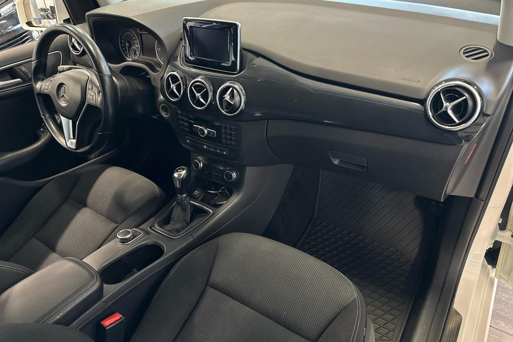 MERCEDES-BENZ B 2012