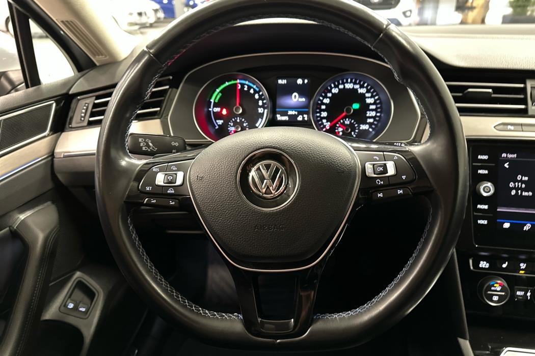 VOLKSWAGEN Passat 2018