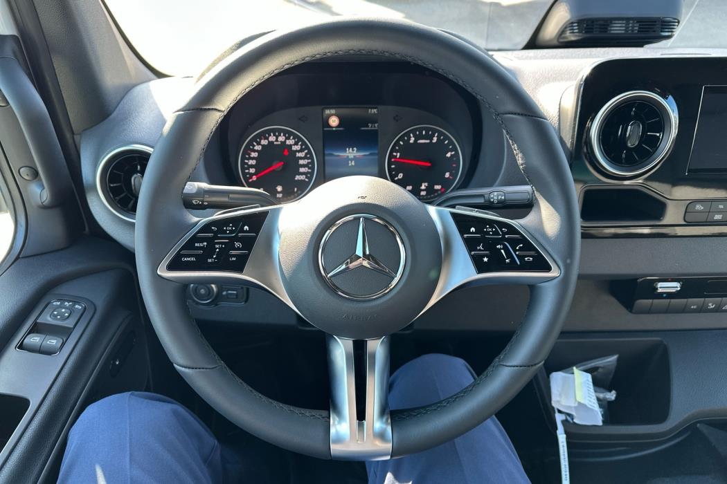 MERCEDES-BENZ Sprinter 2025