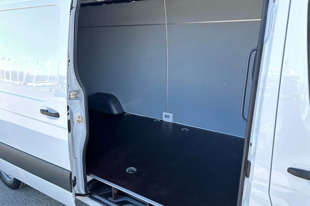 MERCEDES-BENZ Sprinter 2025