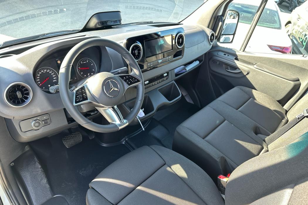 MERCEDES-BENZ Sprinter 2025