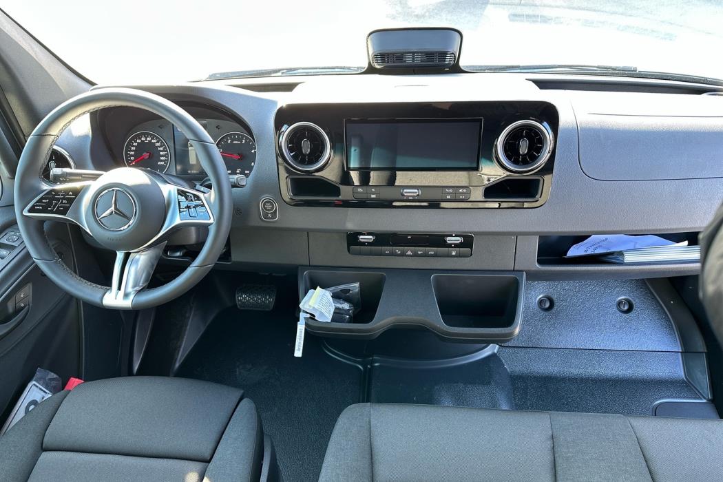 MERCEDES-BENZ Sprinter 2025