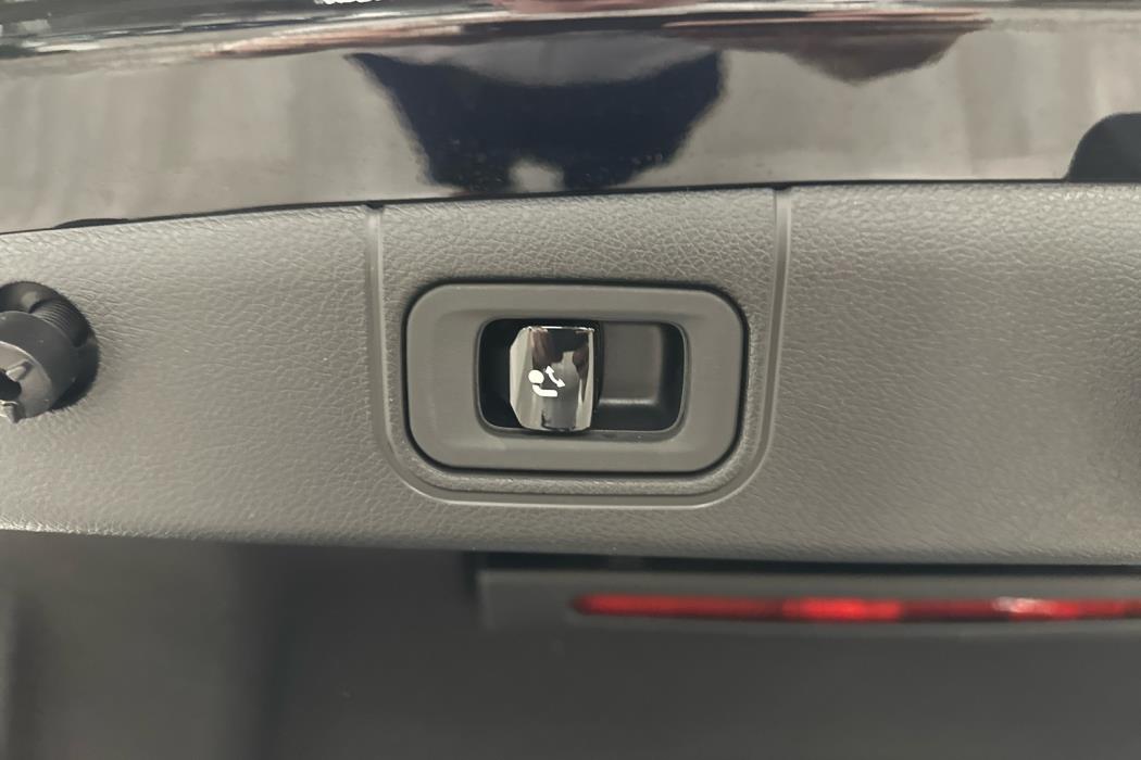 MERCEDES-BENZ E 2025