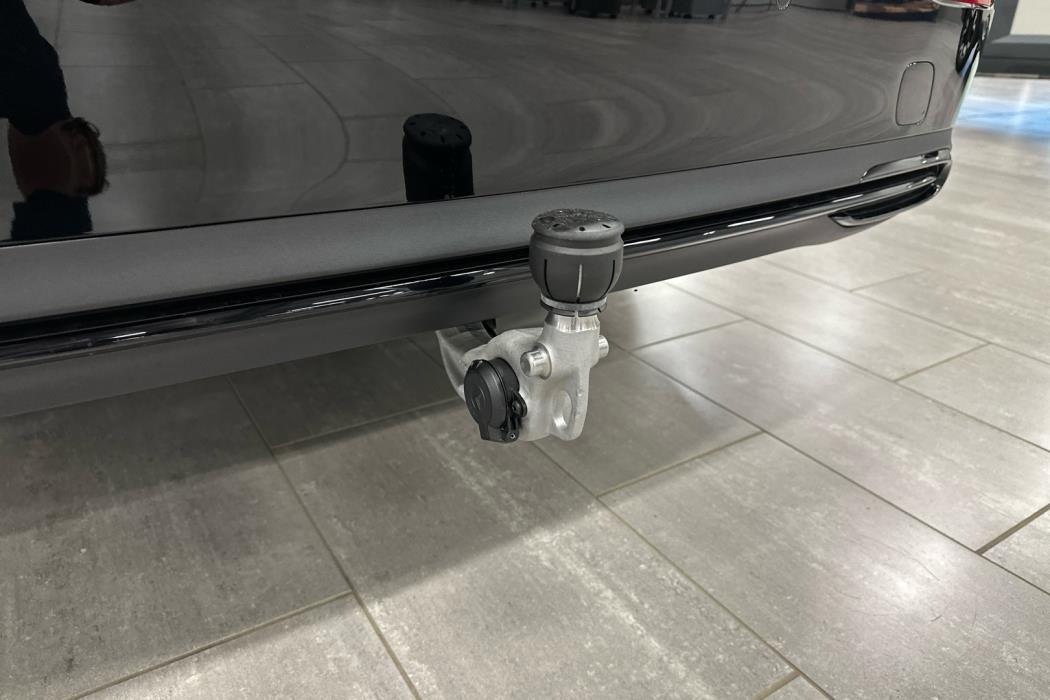 MERCEDES-BENZ E 2025