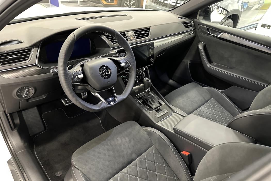 SKODA Superb 2025
