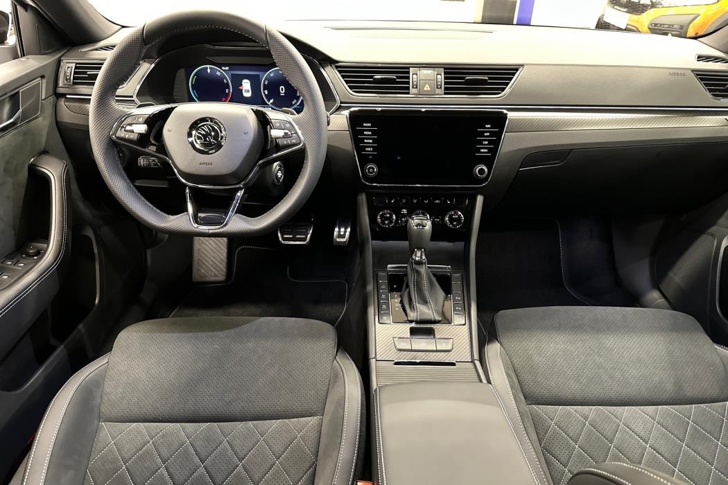 SKODA Superb 2025