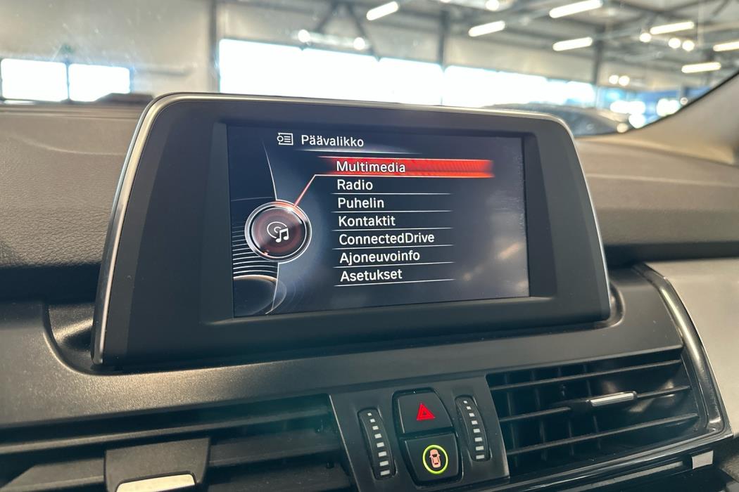 BMW 216 2016