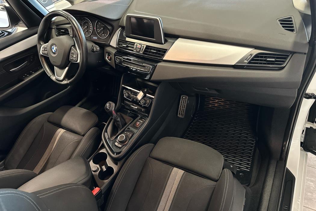 BMW 216 2016