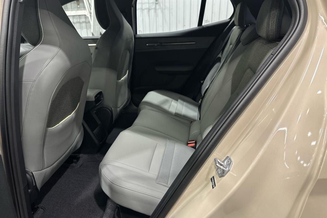VOLVO EX30 2026