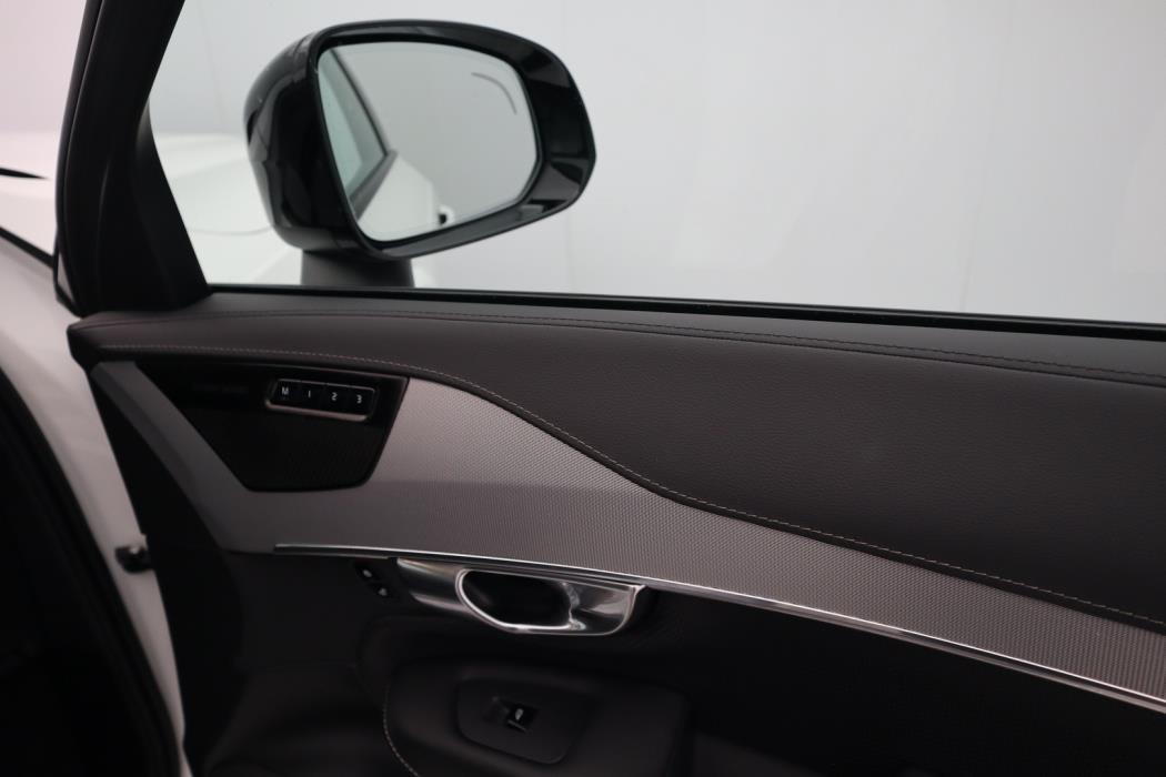 VOLVO XC90 2023