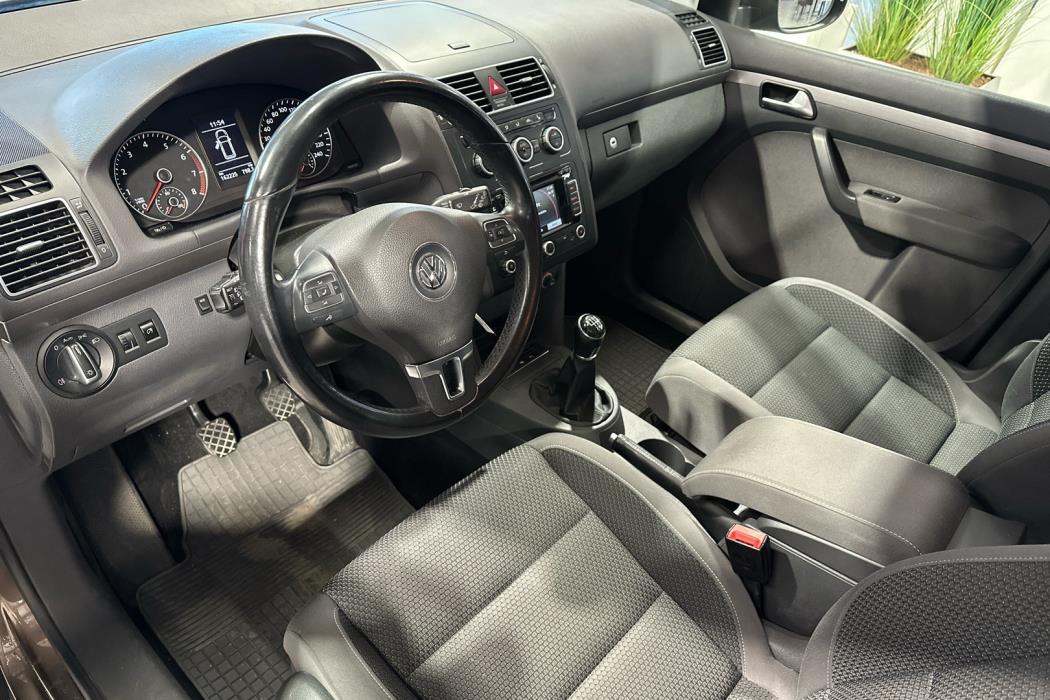 VOLKSWAGEN Touran 2013