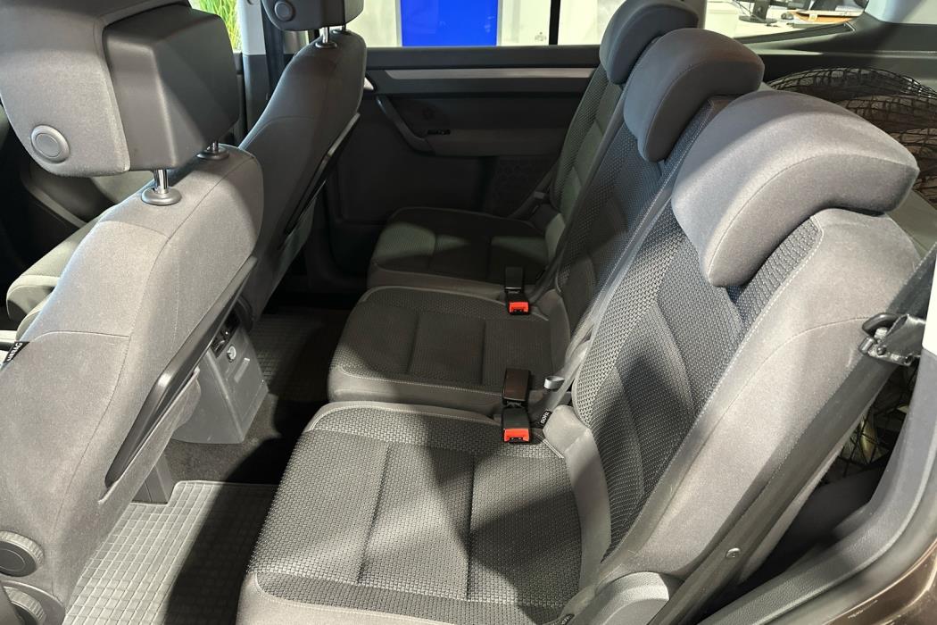 VOLKSWAGEN Touran 2013