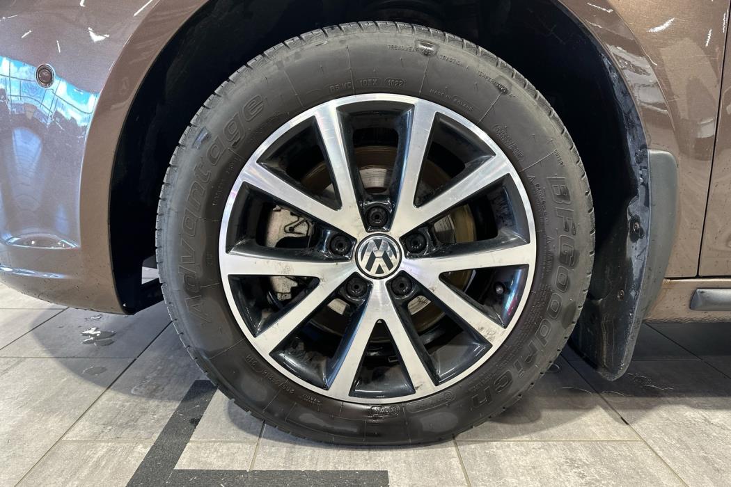 VOLKSWAGEN Touran 2013