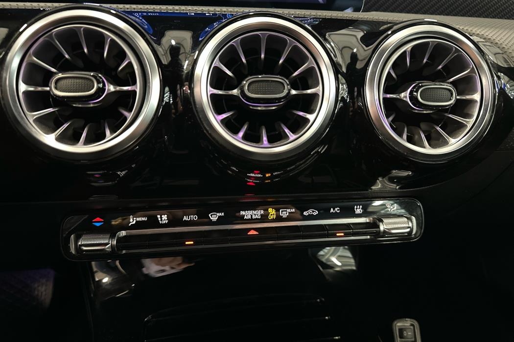 MERCEDES-BENZ CLA 2023