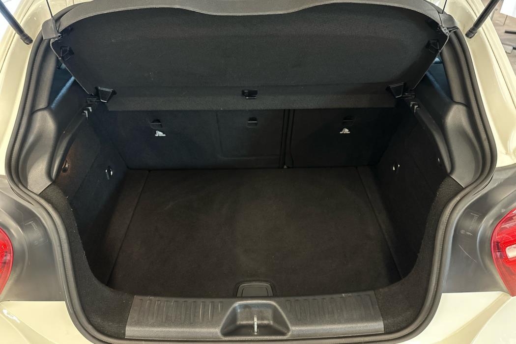 MERCEDES-BENZ A 2016