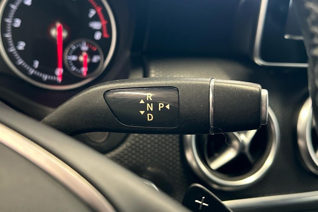 MERCEDES-BENZ A 2016