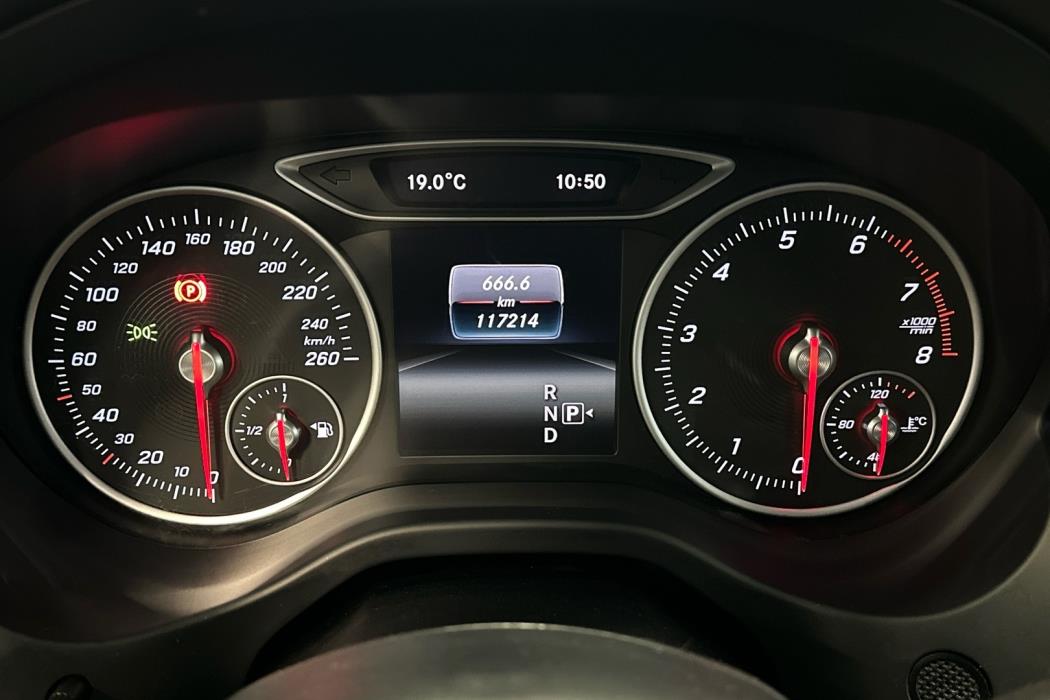 MERCEDES-BENZ A 2016