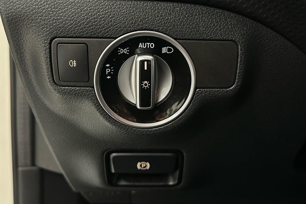 MERCEDES-BENZ A 2016